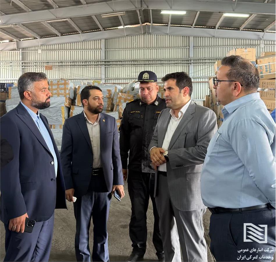 بازدید مقامات قضایی شهرستان بندرلنگه از شرکت انبارهای عمومی و خدمات گمرکی آتیه قشم